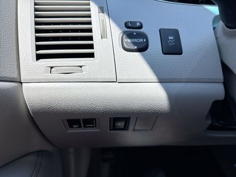Used 2011 Toyota Avalon Limited FWD image 19