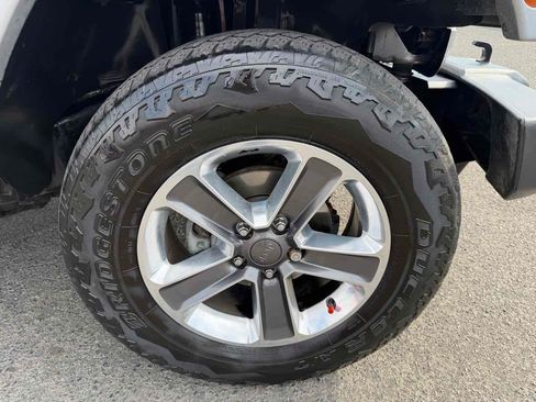 Used 2016 Jeep Wrangler Unlimited Sahara w/ Connectivity Group AWD/4WD image 7