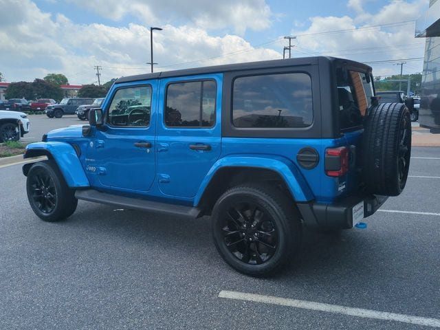 Used 2023 Jeep Wrangler Unlimited Sahara w/ Cold Weather Group AWD/4WD image 6
