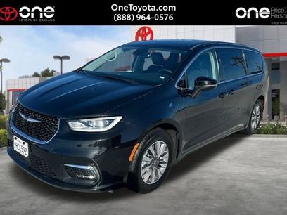 Used 2023 Chrysler Pacifica Touring-L