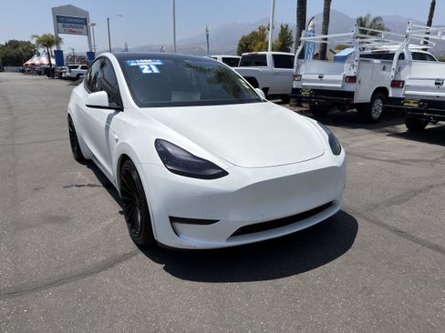 Used 2021 Tesla Model Y Long Range AWD/4WD image 2