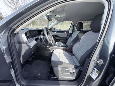 Used 2025 Volkswagen Tiguan S image 11