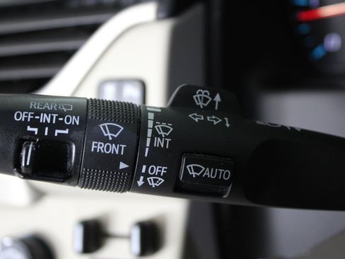 Used 2019 GMC Yukon XL Denali image 29