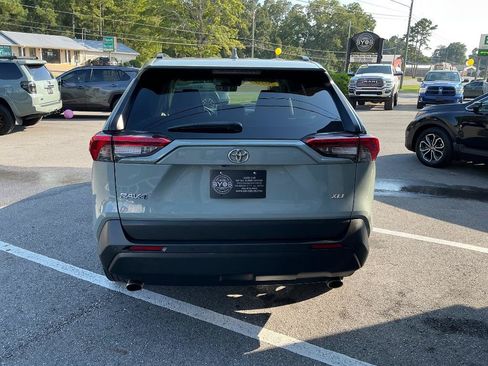Used 2020 Toyota RAV4 XLE Premium FWD image 5