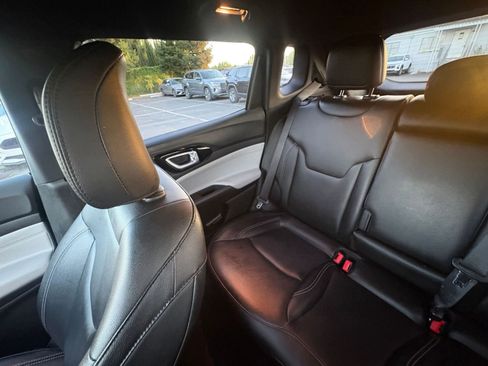 Used 2025 Jeep Compass Limited image 40