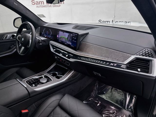 Used 2025 BMW X7 xDrive40i w/ M Sport Package AWD/4WD image 31