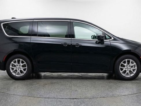 Used 2024 Chrysler Voyager LX image 11