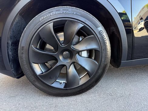 Used 2023 Tesla Model Y Long Range AWD/4WD image 33