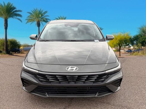 Used 2025 Hyundai Elantra Limited FWD image 8
