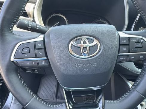 Used 2021 Toyota Highlander XLE AWD/4WD image 22