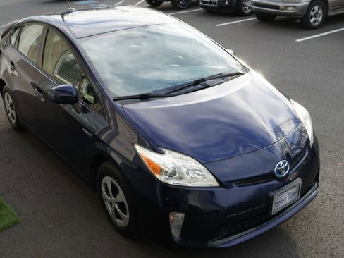 Used 2013 Toyota Prius Three image 9