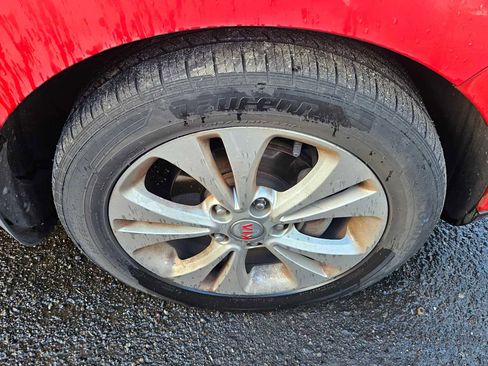 Used 2016 Kia Soul + image 7