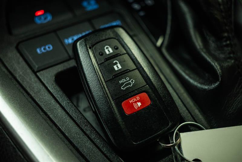 Used 2019 Toyota RAV4 Limited w/ Carpet Mat Package FWD image 23