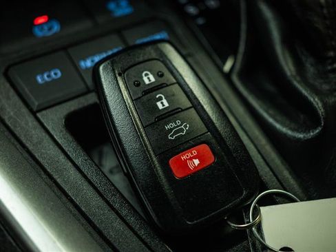 Used 2019 Toyota RAV4 Limited w/ Carpet Mat Package FWD image 23