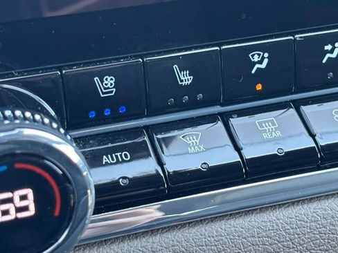 Certified 2023 GMC Canyon Denali AWD/4WD image 32