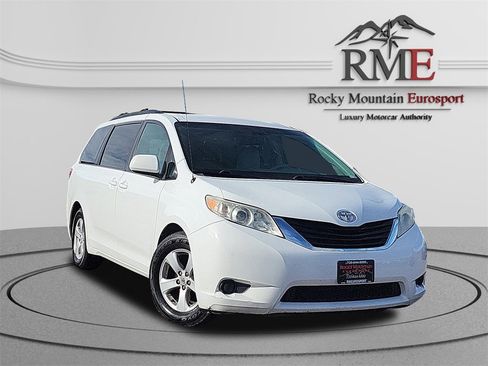 Used 2012 Toyota Sienna LE image 1