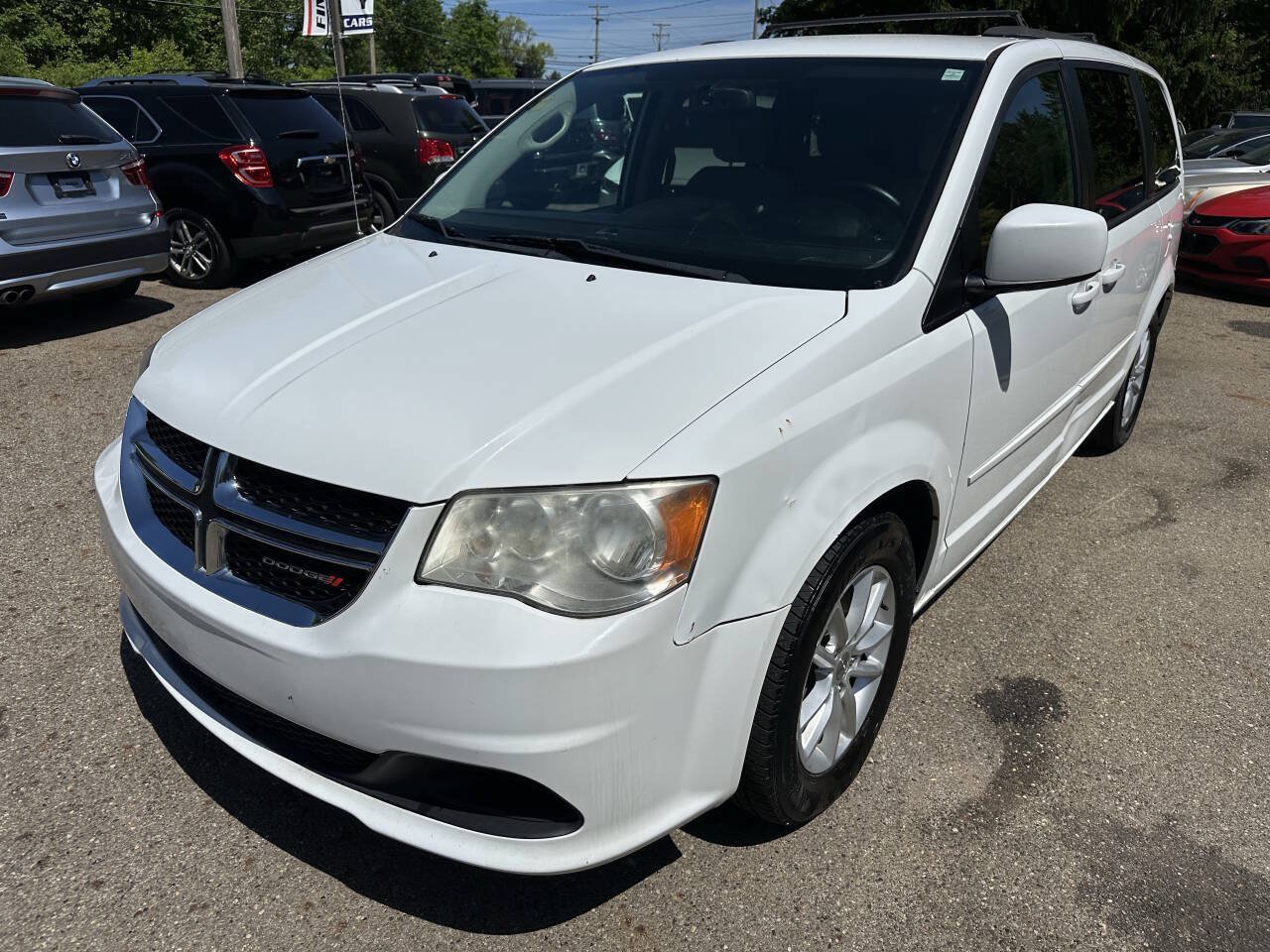 Used 2014 Dodge Grand Caravan SXT w/ UConnect Hands-Free Group FWD image 2