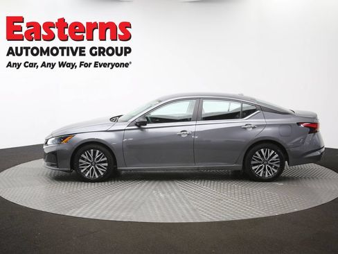 Used 2025 Nissan Altima 2.5 SV FWD image 59