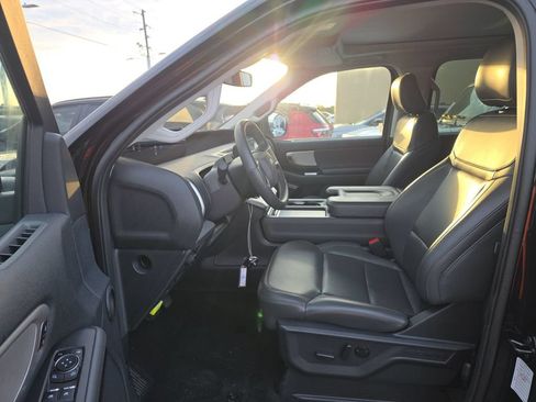 Used 2025 Ford Expedition Active AWD/4WD image 5