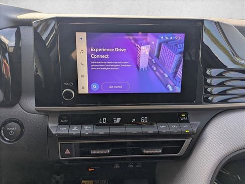 Used 2025 Toyota Camry SE image 13