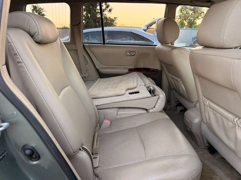 Used 2005 Toyota Highlander Limited w/ Leather Trim Pkg AWD/4WD image 20