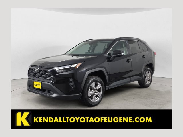 Used 2025 Toyota RAV4 XLE AWD/4WD image 1