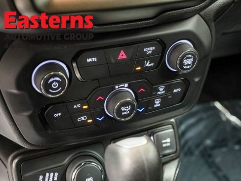 Used 2023 Jeep Renegade Latitude image 20