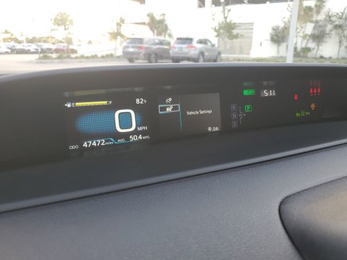 Used 2019 Toyota Prius XLE w/ Phone Cable & Charge Package image 27