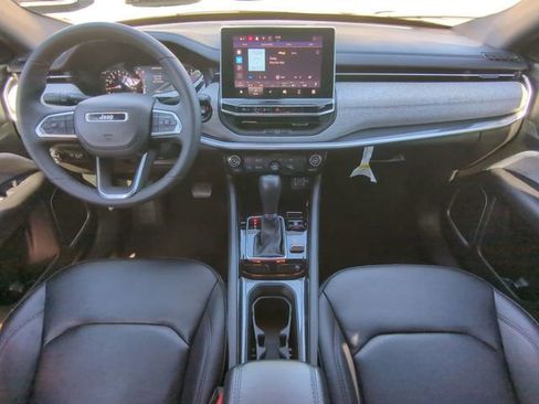 Used 2024 Jeep Compass Latitude image 17