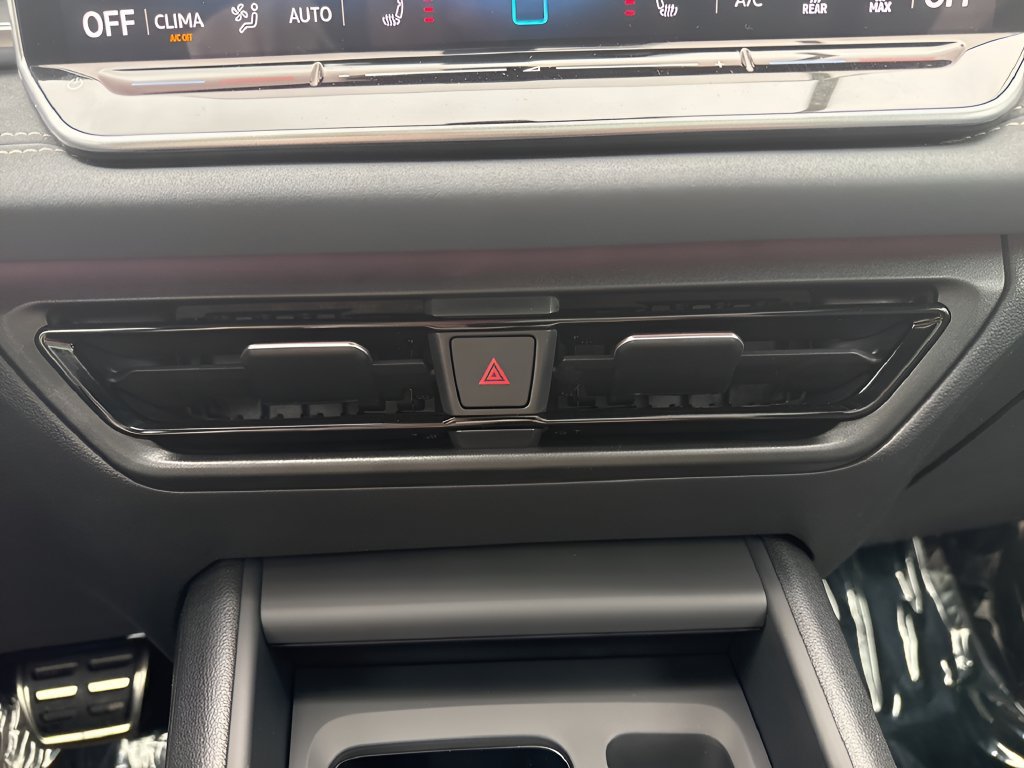 Used 2026 Volkswagen Tiguan SE R-Line AWD/4WD image 18