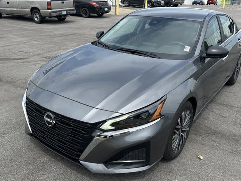Used 2025 Nissan Altima 2.5 SV FWD image 5