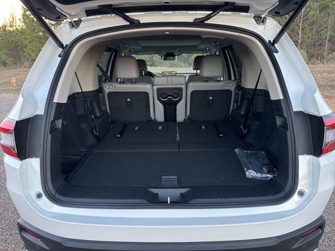 New 2025 Honda Pilot Touring image 11