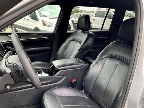 Used 2023 Jeep Grand Cherokee L Overland RWD image 8