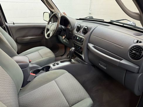 Used 2006 Jeep Liberty Renegade image 10