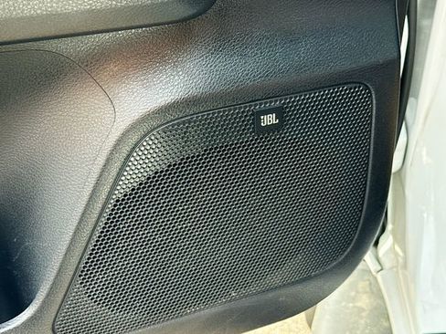 Used 2019 Toyota Tacoma Limited image 20