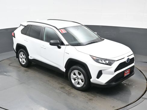 Used 2021 Toyota RAV4 LE image 32