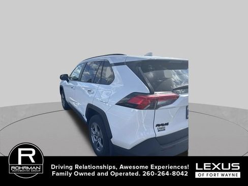 Used 2022 Toyota RAV4 XLE w/ Convenience Package AWD/4WD image 10