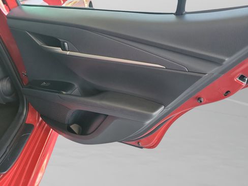 Used 2025 Toyota Camry SE image 29