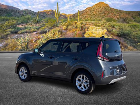 Certified 2025 Kia Soul LX image 8