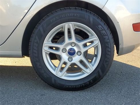 Used 2017 Ford Fiesta SE image 5
