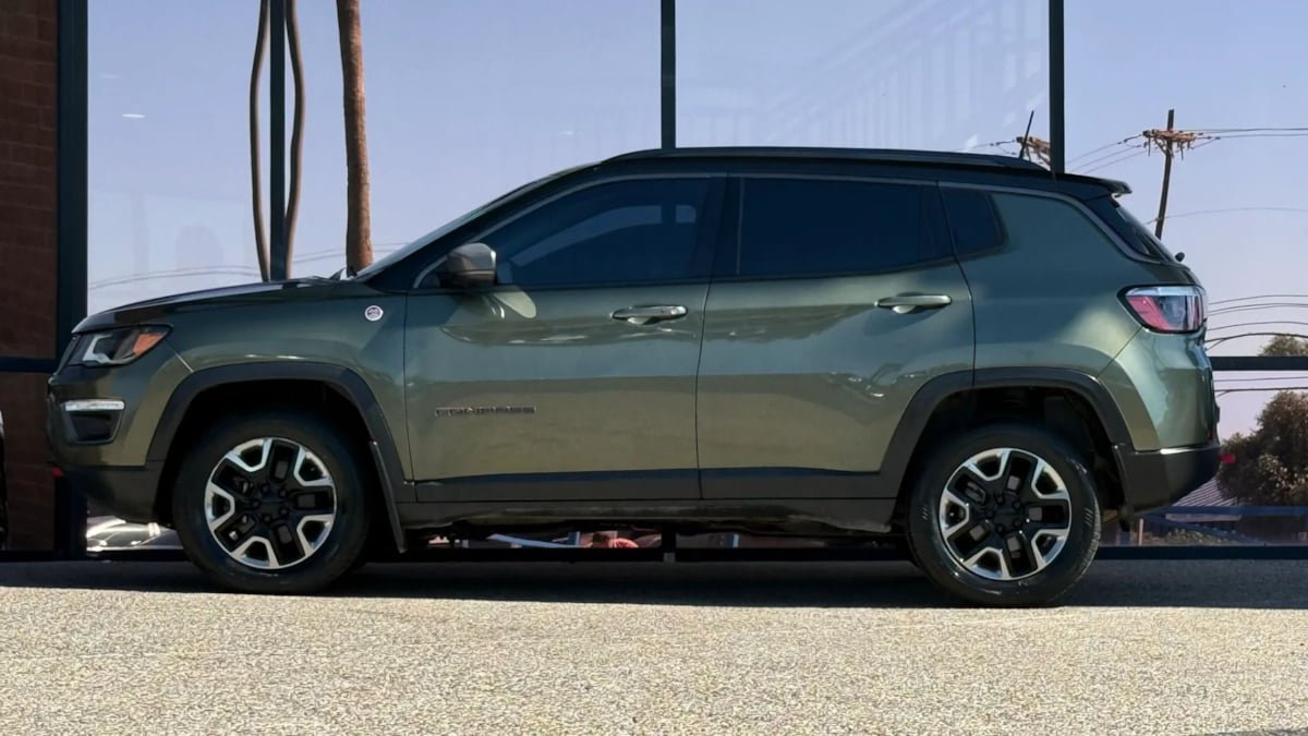Used 2017 Jeep Compass Trailhawk AWD/4WD image 5