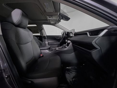 Used 2025 Toyota RAV4 XLE image 31