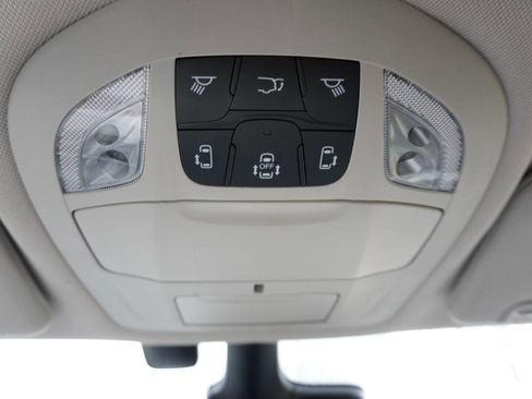 Used 2022 Chrysler Pacifica Touring-L image 26
