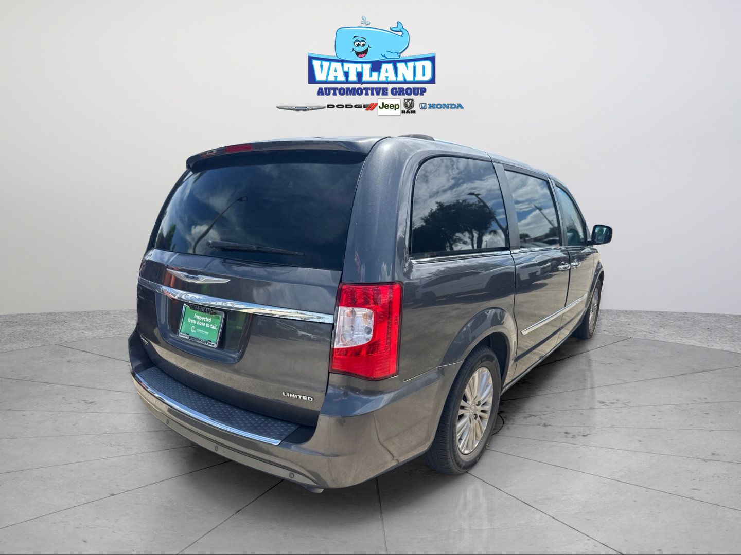 Certified 2016 Chrysler Town & Country Limited FWD image 5