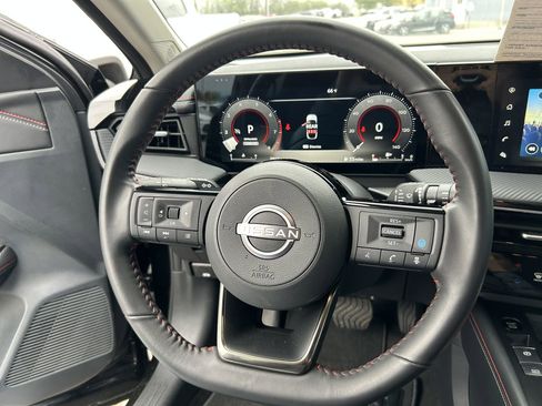 Used 2025 Nissan Kicks SR image 8