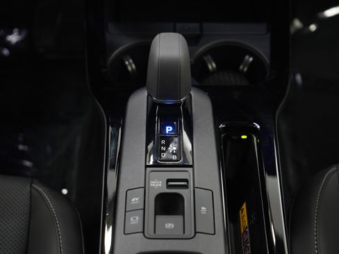 Used 2025 Toyota Prius AWD image 15