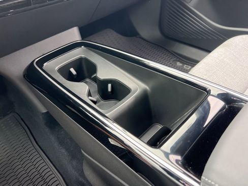 Used 2025 Volkswagen ID.4 Pro image 19