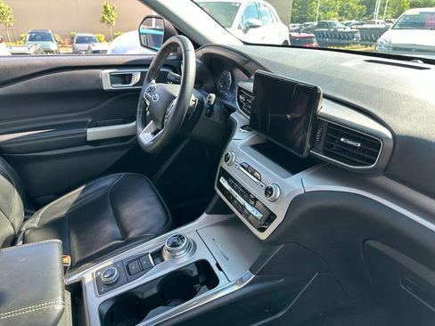 Used 2021 Ford Explorer XLT w/ Equipment Group 202A AWD/4WD image 25