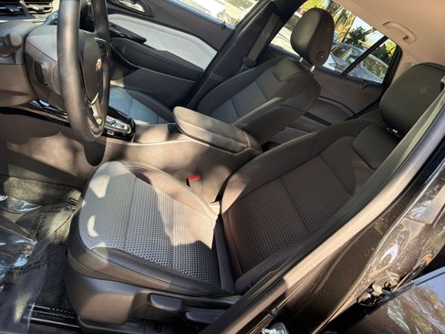 Used 2025 Chevrolet Trax LT w/ LT Convenience Package image 30