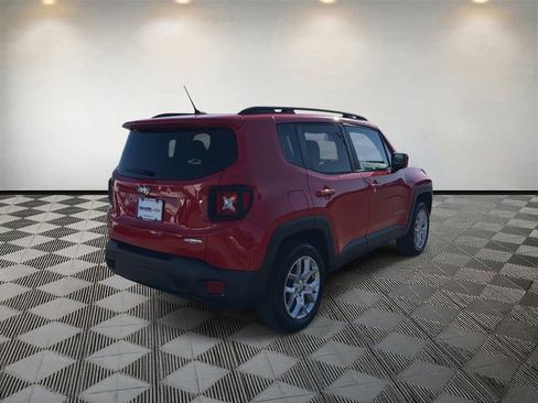 Used 2017 Jeep Renegade Latitude w/ Popular Equipment Group image 5